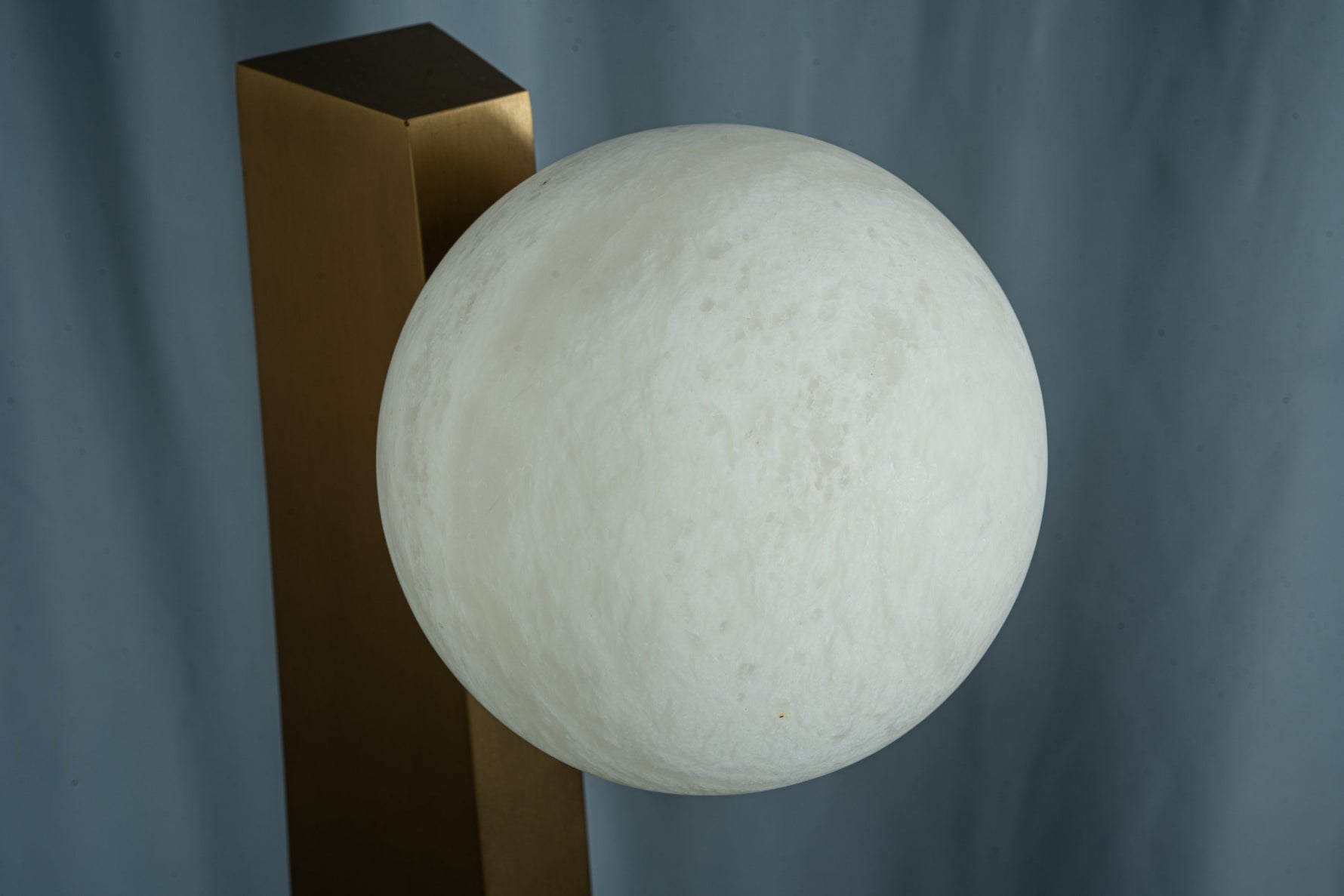 yiosi-sfera-moon-on-pedestal-mt331-1-090-065.jpg