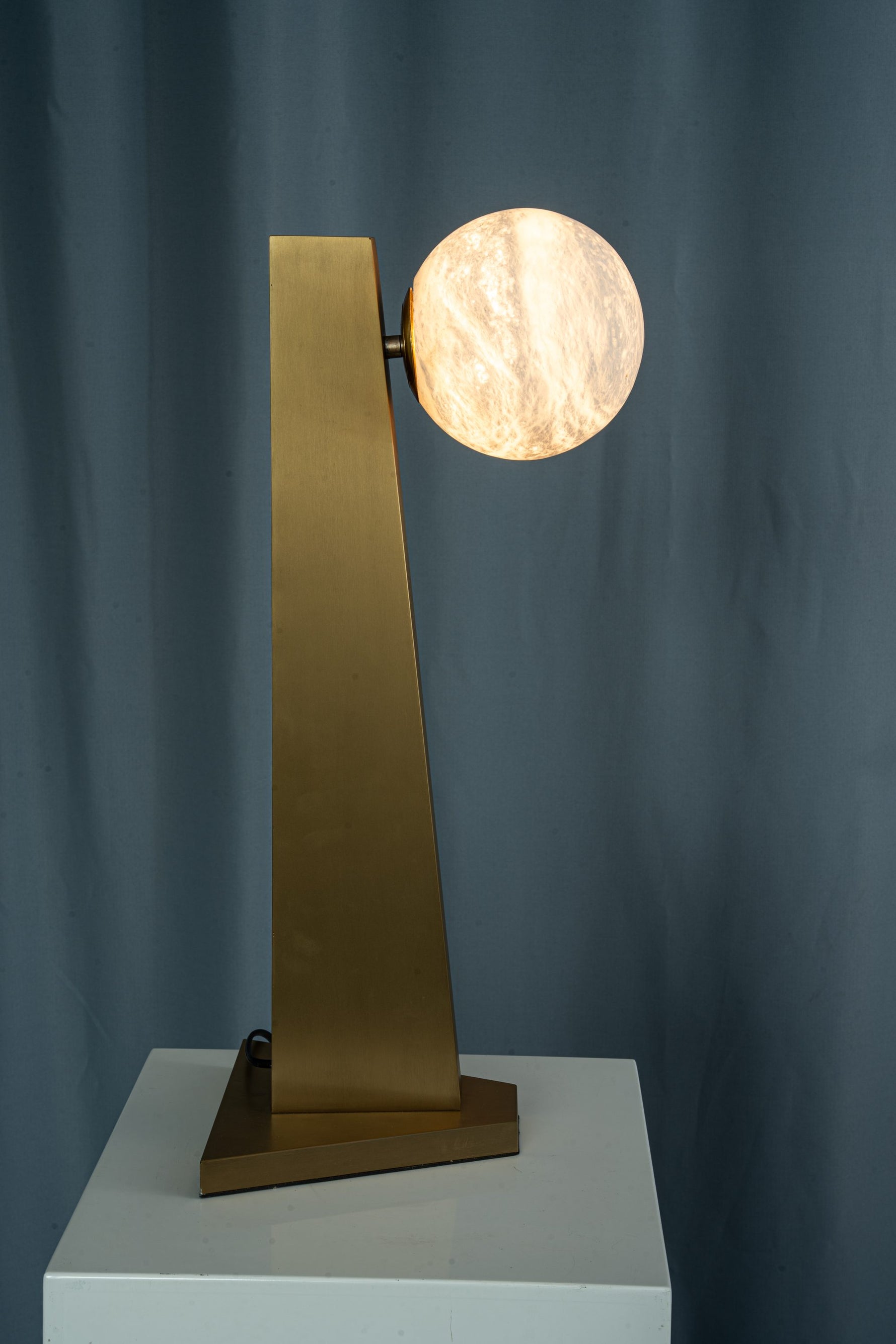 yiosi-sfera-moon-on-pedestal-mt331-1-090-073.jpg