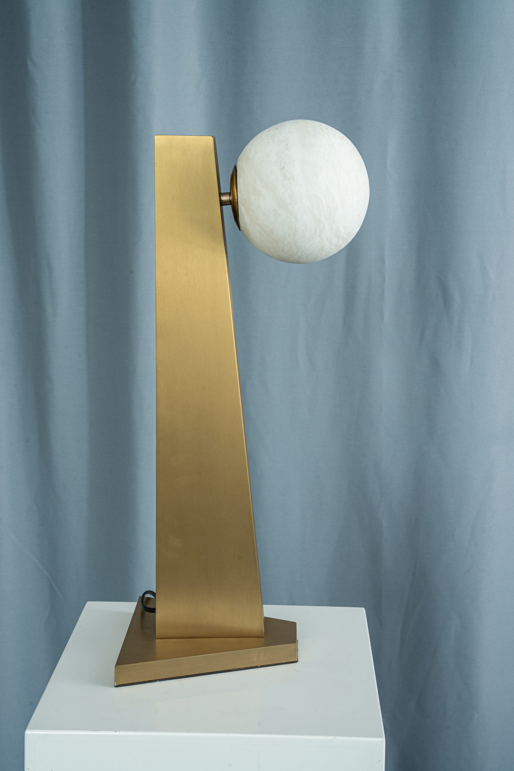 yiosi-sfera-moon-on-pedestal-mt331-1-090-079.jpg