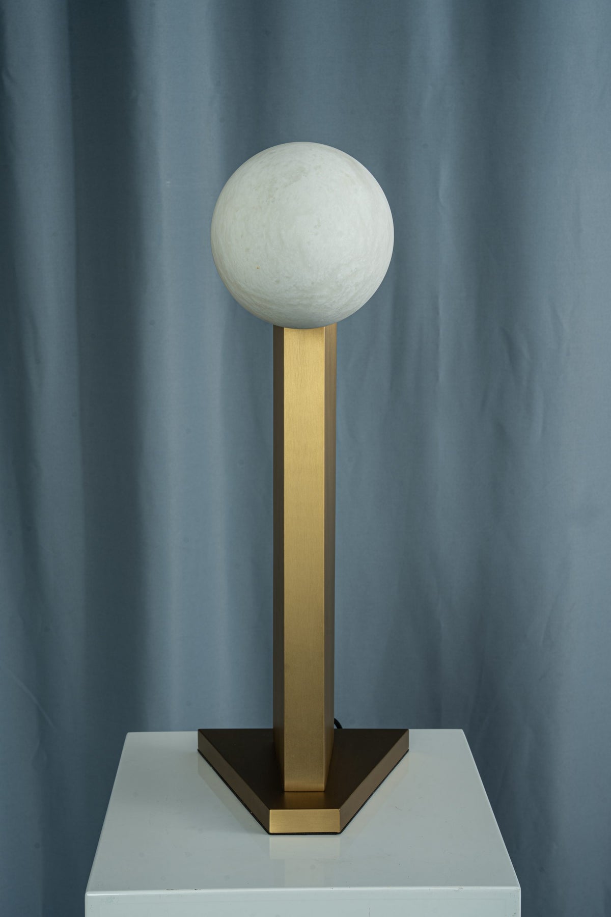 yiosi-sfera-moon-on-pedestal-mt331-1-090-082.jpg