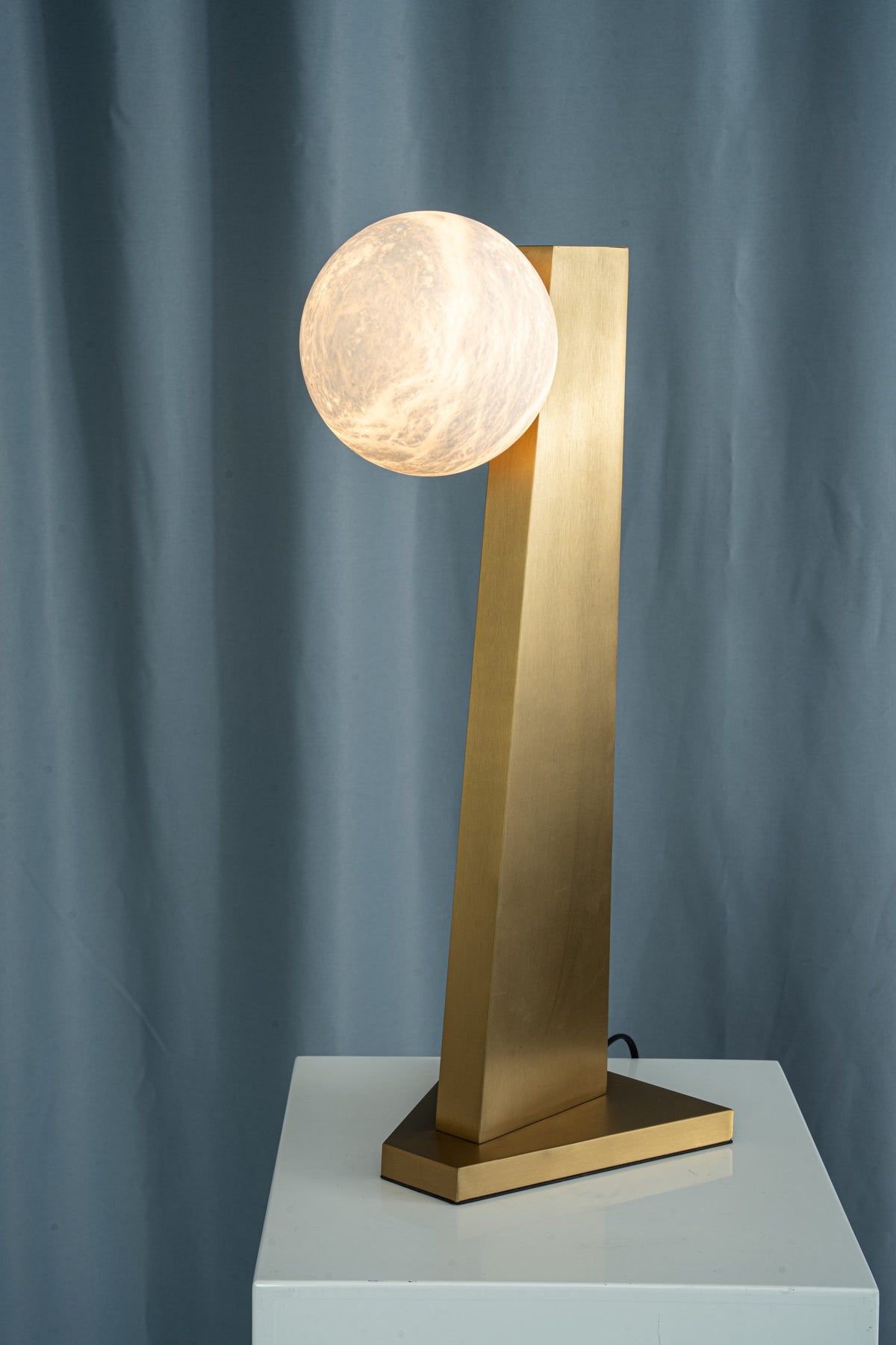 yiosi-sfera-moon-on-pedestal-mt331-1-090-092.jpg