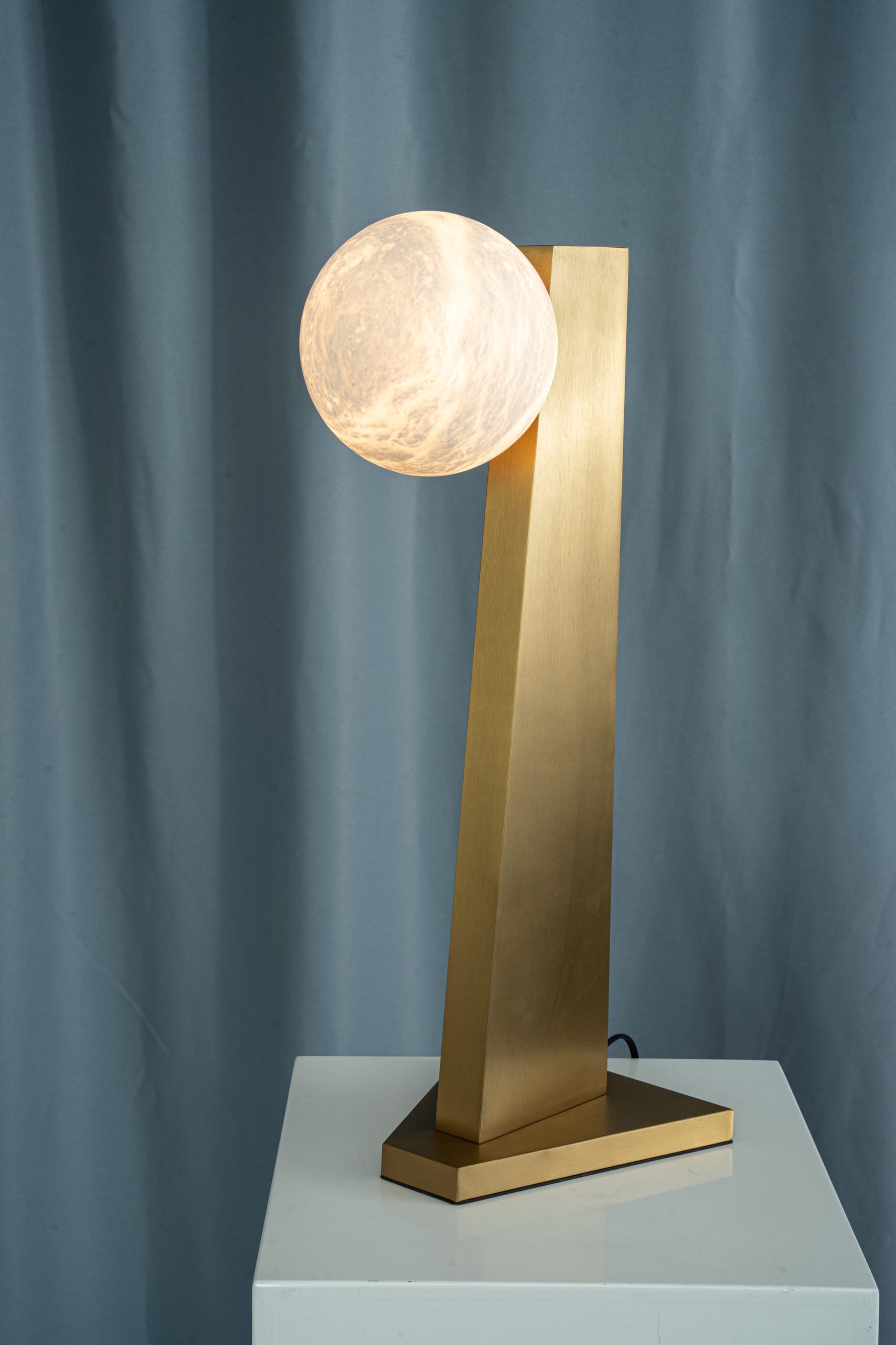 yiosi-sfera-moon-on-pedestal-mt331-1-090-092.jpg
