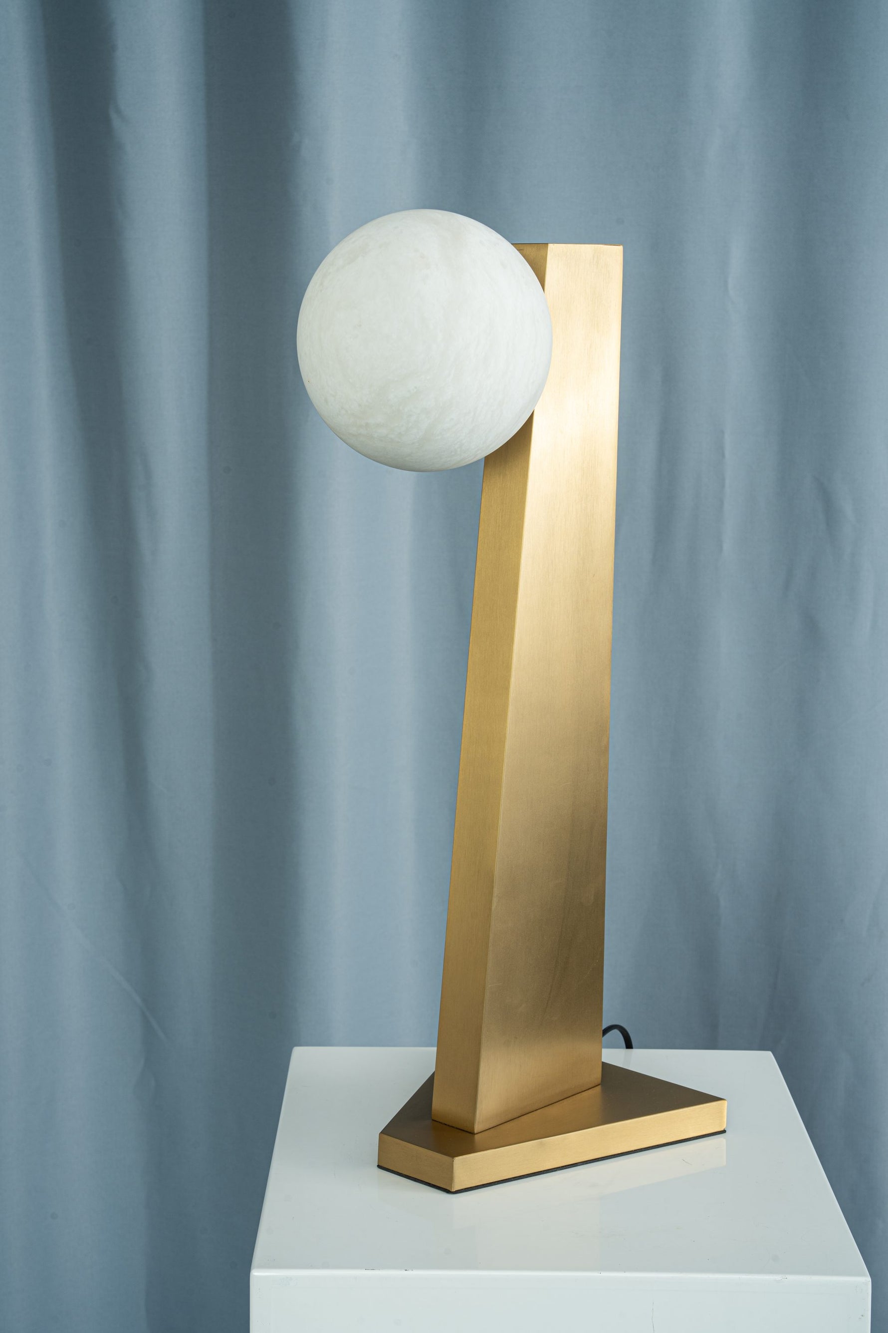 yiosi-sfera-moon-on-pedestal-mt331-1-090-094.jpg
