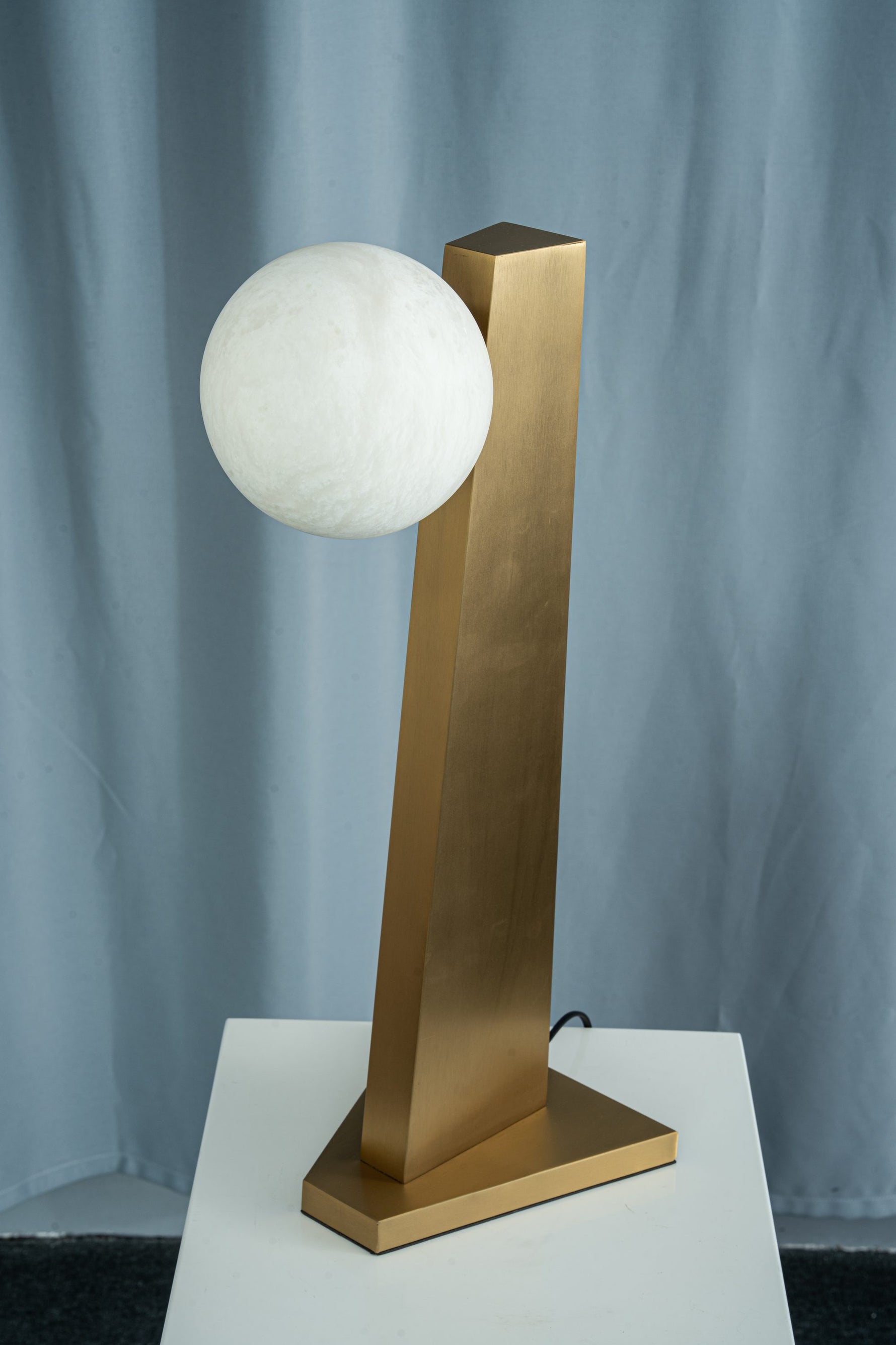 yiosi-sfera-moon-on-pedestal-mt331-1-090-095.jpg