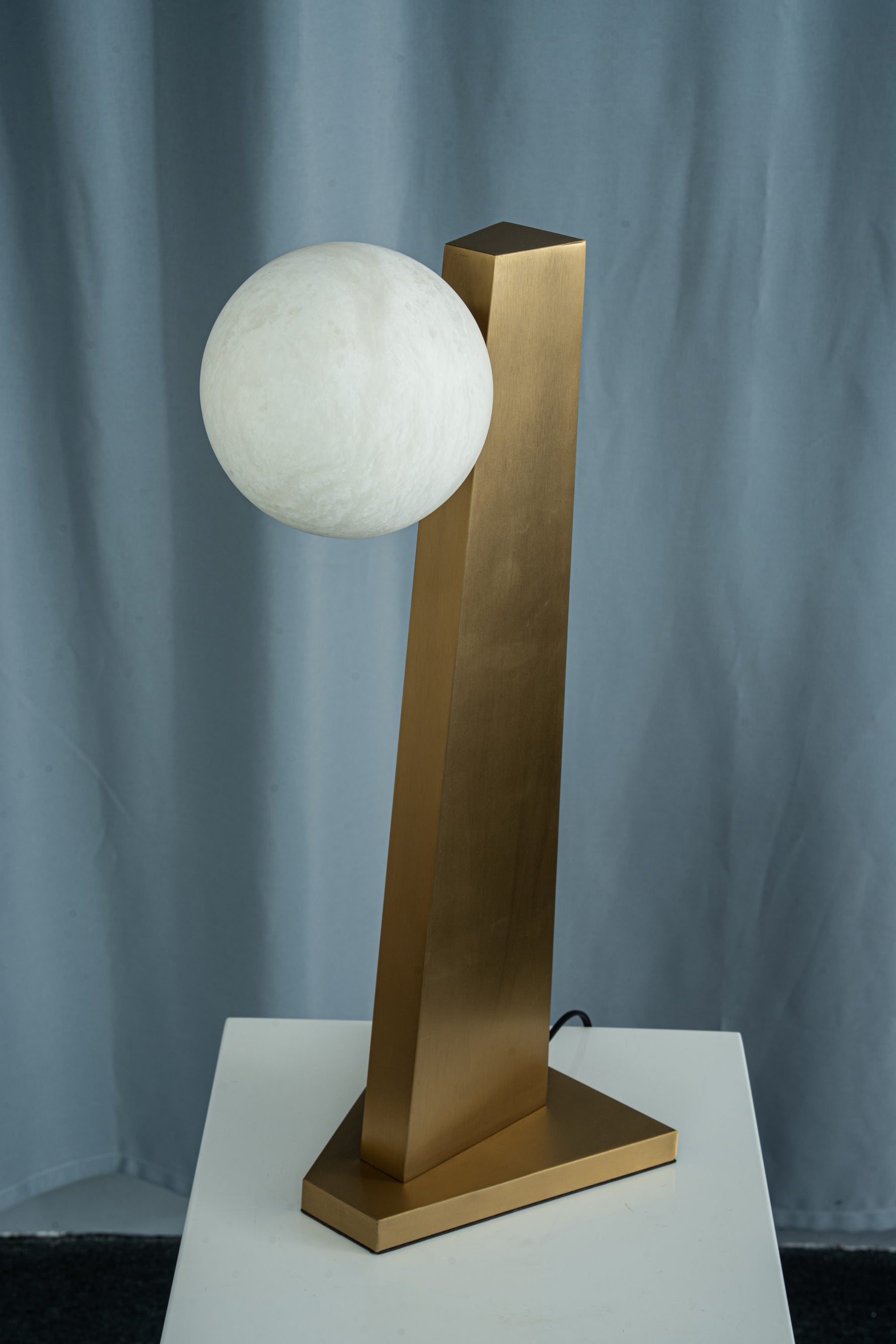 yiosi-sfera-moon-on-pedestal-mt331-1-090-096.jpg