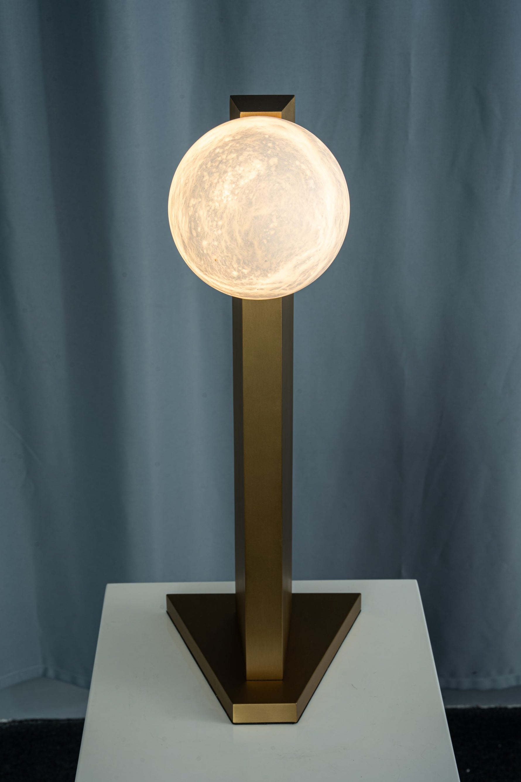 yiosi-sfera-moon-on-pedestal-mt331-1-090-103.jpg