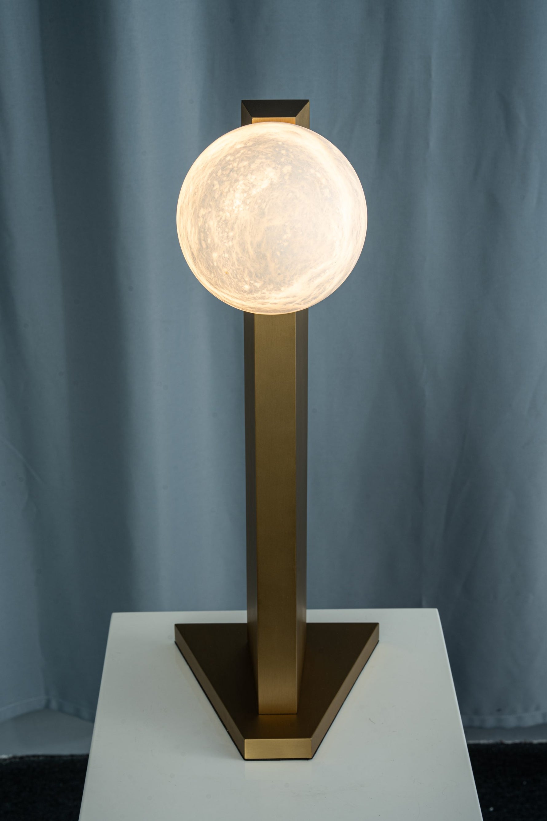 yiosi-sfera-moon-on-pedestal-mt331-1-090-104.jpg