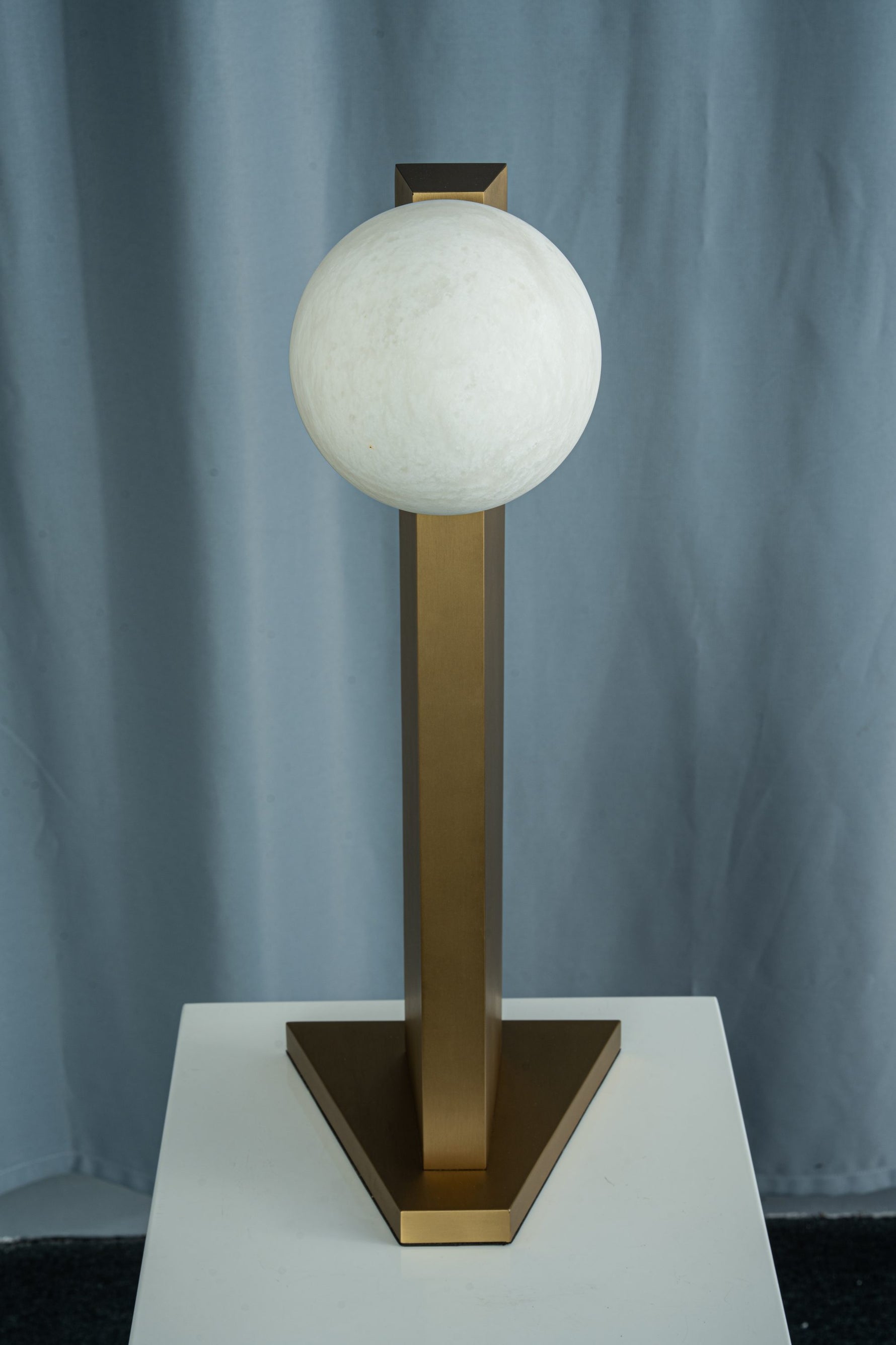 yiosi-sfera-moon-on-pedestal-mt331-1-090-105.jpg