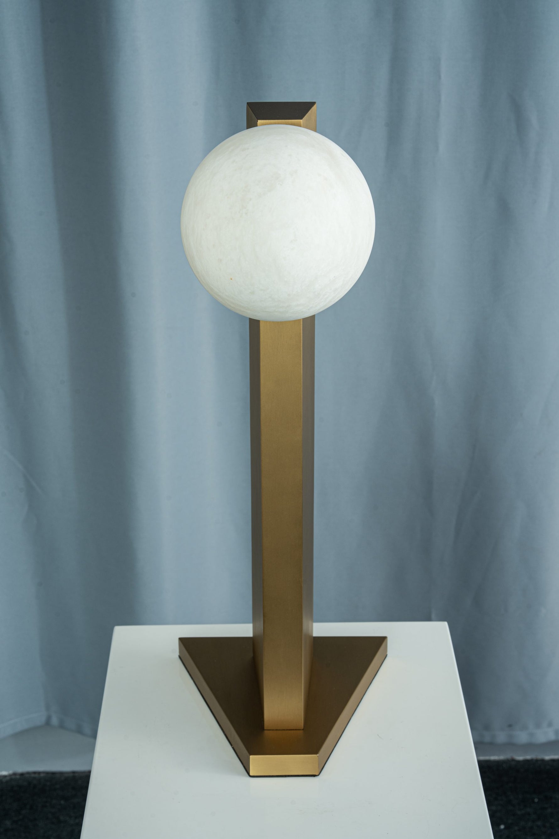 yiosi-sfera-moon-on-pedestal-mt331-1-090-106.jpg