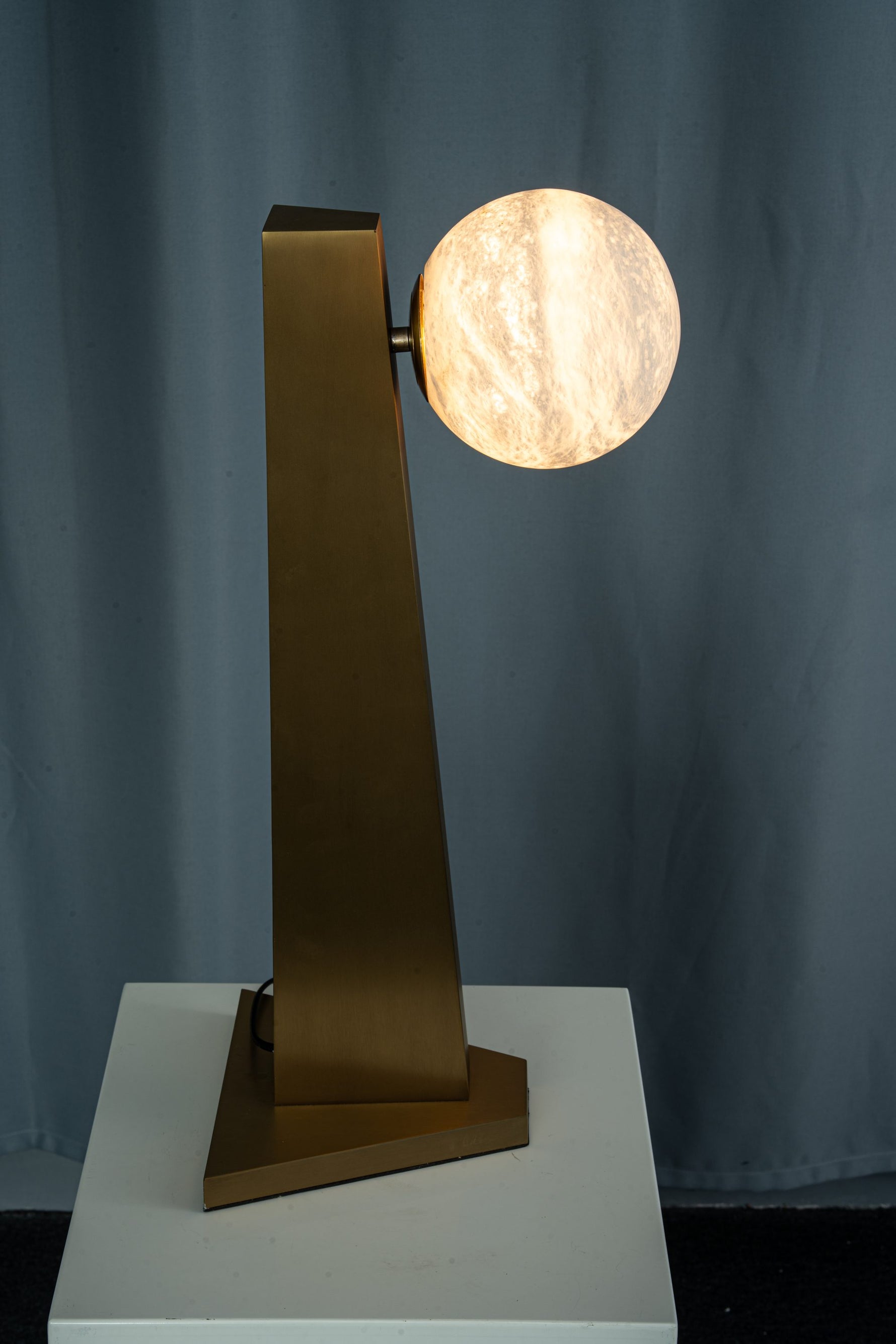 yiosi-sfera-moon-on-pedestal-mt331-1-090-113.jpg