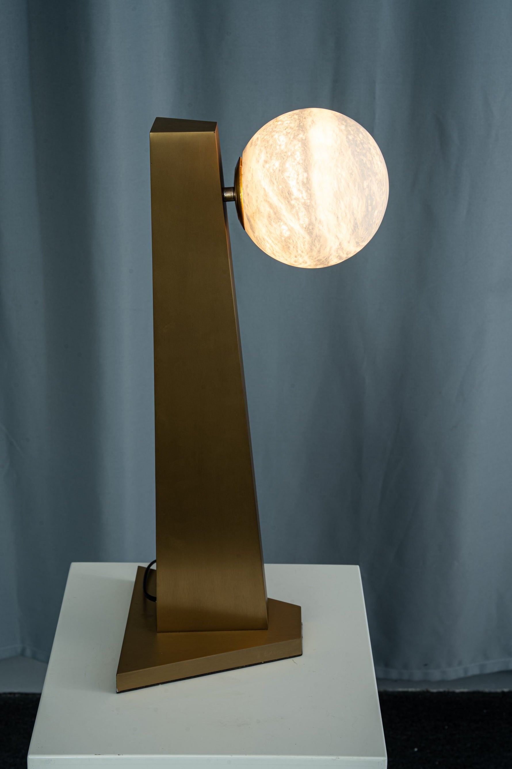 yiosi-sfera-moon-on-pedestal-mt331-1-090-115.jpg